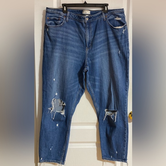 Abercrombie & Fitch Curve Love Mom High Rise Distressed Ripped Jeans Size 35 - Picture 1 of 12